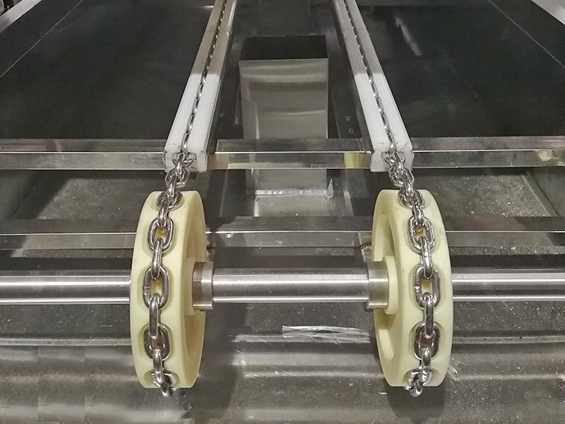 全自動(dòng)洗筐機(jī)高分子導(dǎo)軌不銹鋼鉸鏈輸送系統(tǒng)